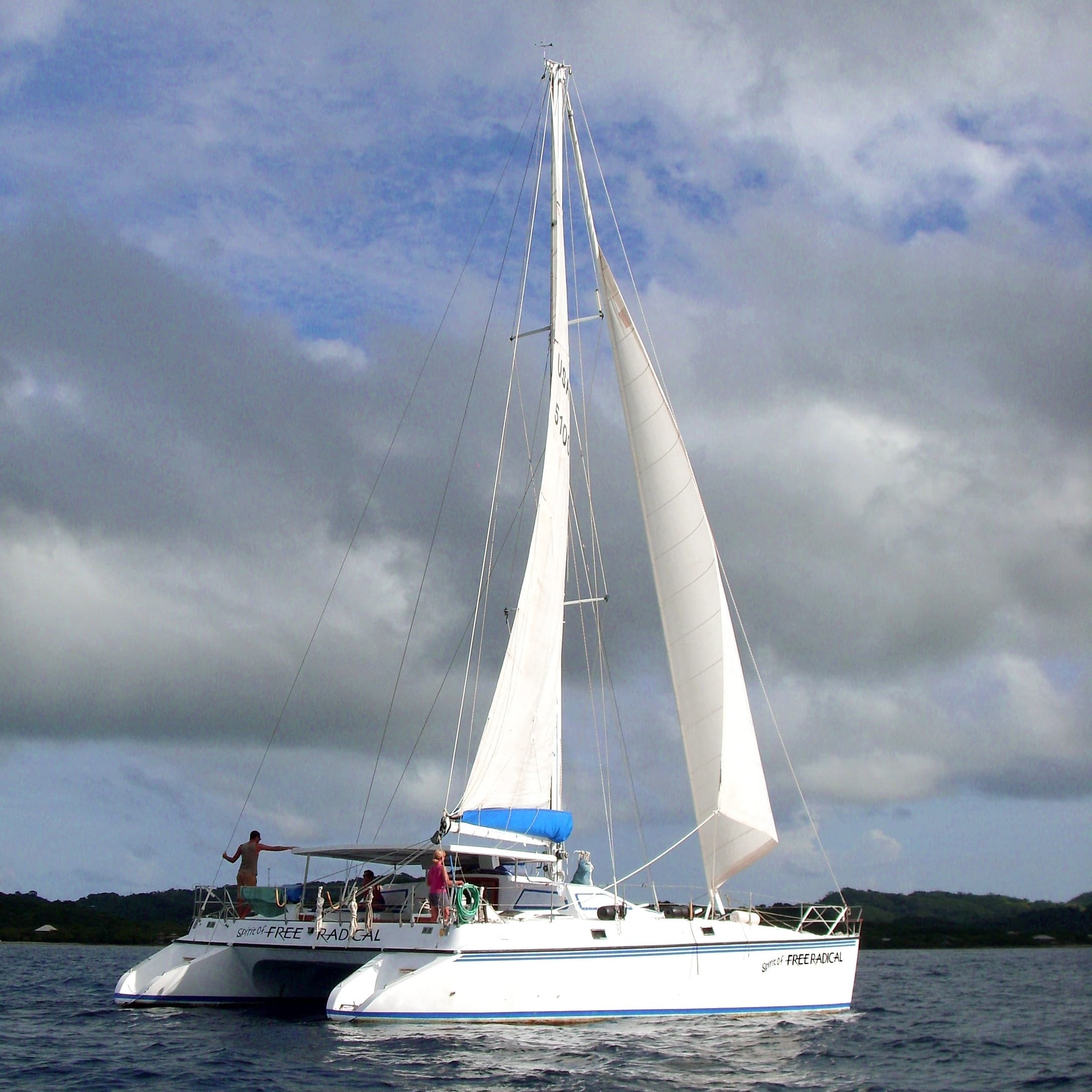Spirit of Free Radical catamaran sailing in Roatán